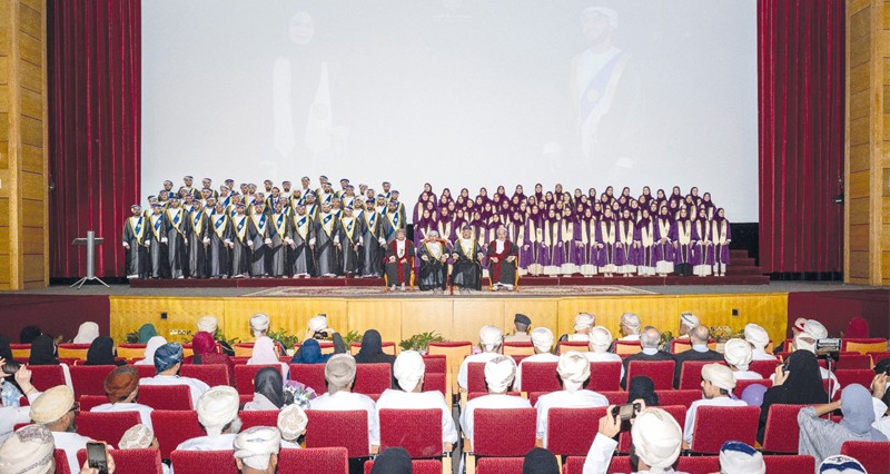 الدفعة الـ&laquo;36&raquo; يؤدون القسم الطبي والتمريضي