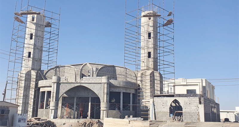 تواصل أعمال البناء بمسجد الحق فـي المصنعة