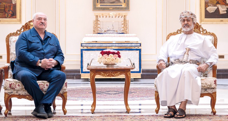 جلالة السلطان ورئيس بيلاروس يستعرضان مجالات الشراكة الاستثمارية والاقتصادية