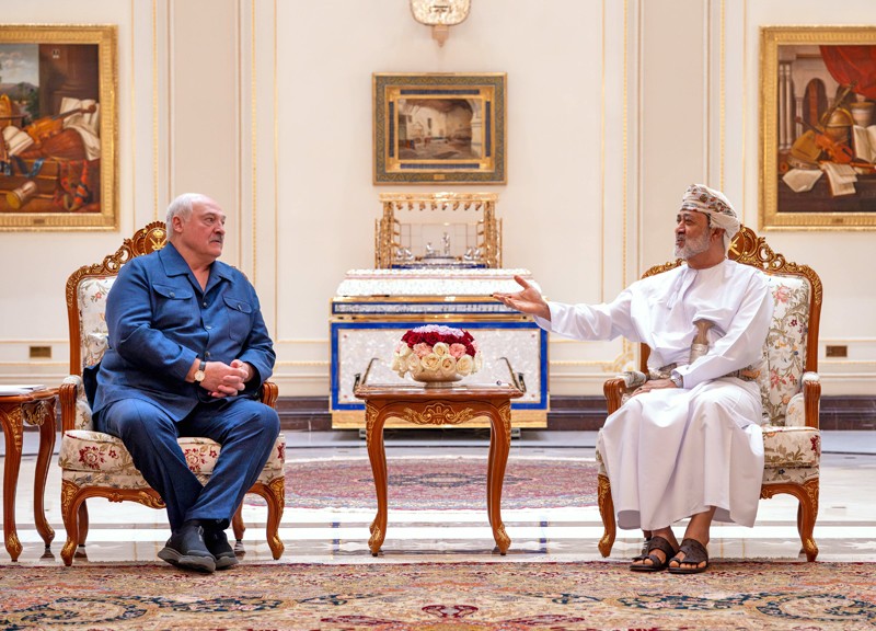 جلالة السلطان ورئيس بيلاروس يستعرضان مجالات الشراكة الاستثمارية والاقتصادية