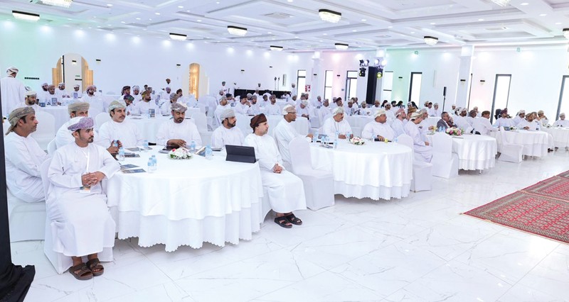 أوراق بحثية تناقش الحلول والمقترحات الرامية إلى تطوير قطاع الإبل فـي سلطنة عمان