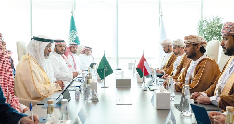 12 اتفاقية لربط سلاسل الإمداد بين المصانع العمانية والسعودية