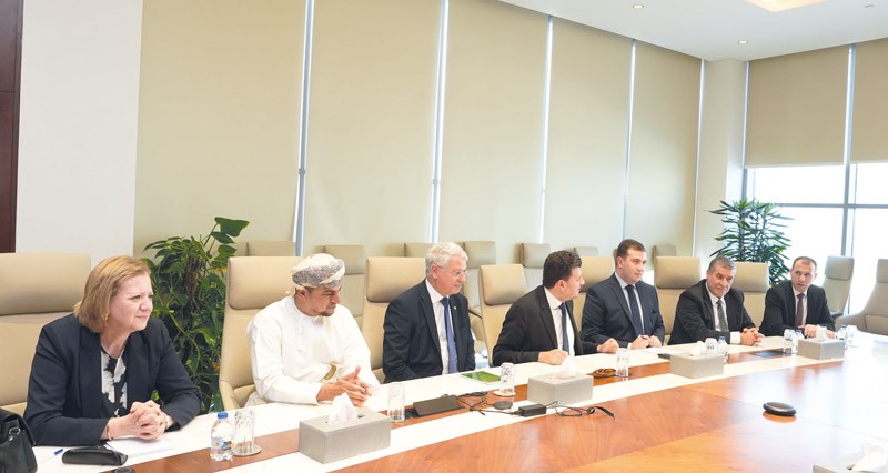 سلطنة عمان والجزائر تبحثان فرص تعزيز الشراكة فـي القطاعات الزراعية والسمكية والغذائية