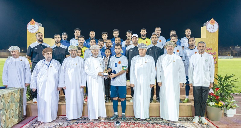فريق وحدة أمن شؤون البلاط السلطاني يتوج بالبطولة الكروية بمسقط
