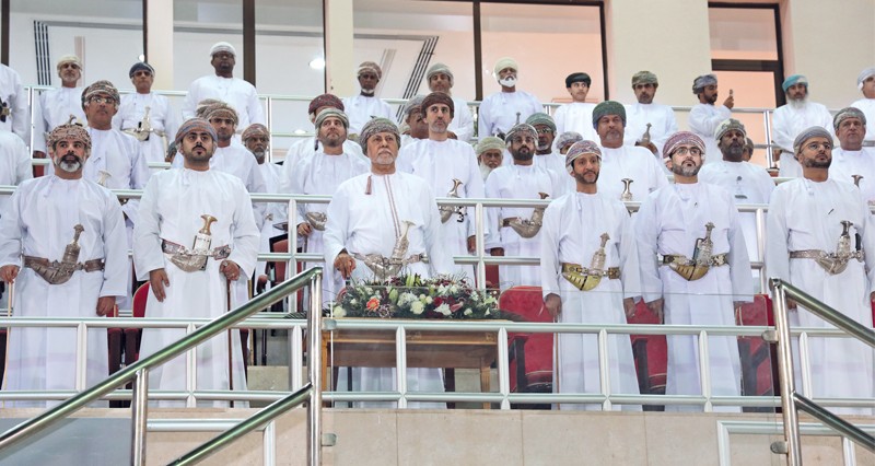 شهاب بن طارق يرعى حفل العرس الجماعي فـي السيب