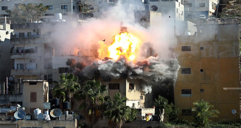 3 شهداء بينهم صحفي فـي خروقات الاحتلال بغزة .. وتهجير وهدم منازل بالضفة