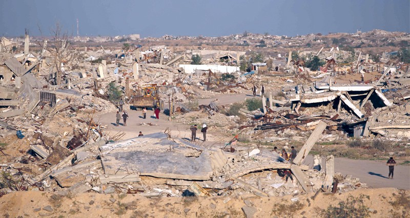 إسرائيل تشن مزيدا من الغارات والقصف المدفعي فـي غزة .. وتهدم منازل لجدار فـي الأغوار