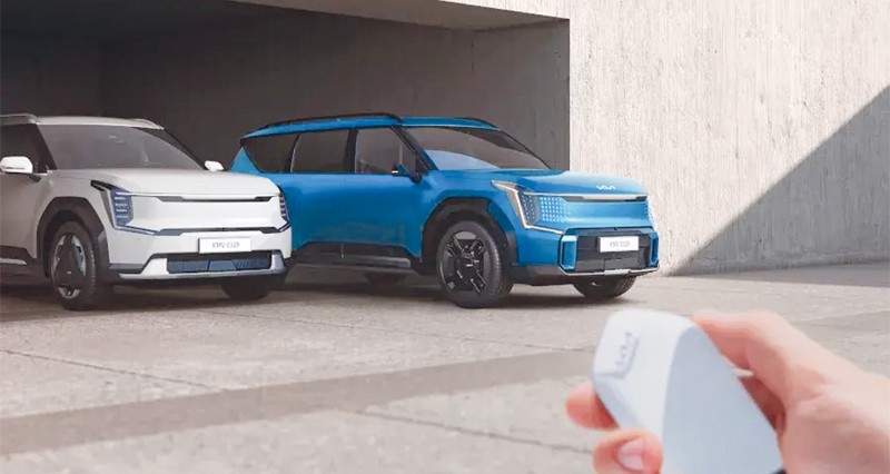 كيا EV9 تستعرض مستقبل التنقل السهل مع نظام المساعدة الذكي لركن السيارة عن بعد