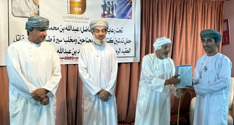 تدشين كتاب 'صقر بجناحين ومخلب' للطيار سعيد البيماني