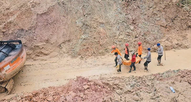 ارتفاع حصيلة الوفيات والمفقودين بفيضانات إندونيسيا