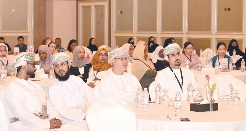 ملتقى طبي بصلالة يناقش الأمراض الجلدية ورفع كفاءة الأطباء