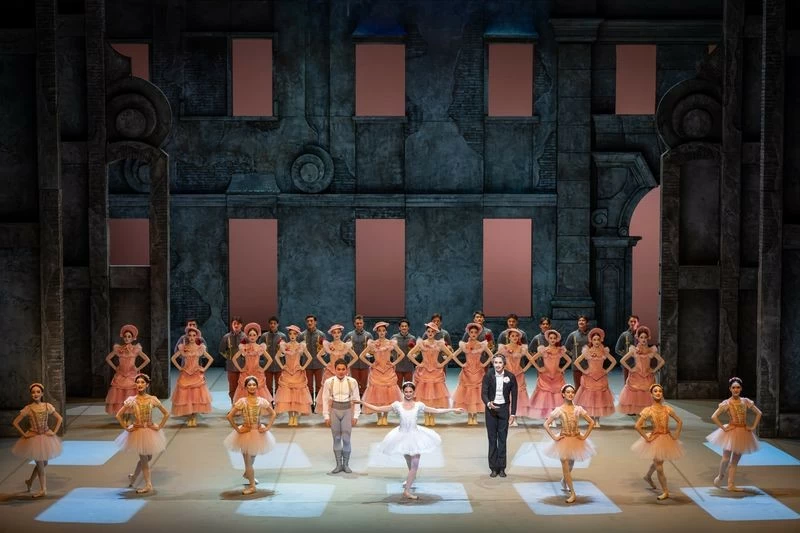 باليه 'كوبيليا' عرض كلاسيكي مميز على خشبة دار الأوبرا السلطانية مسقط