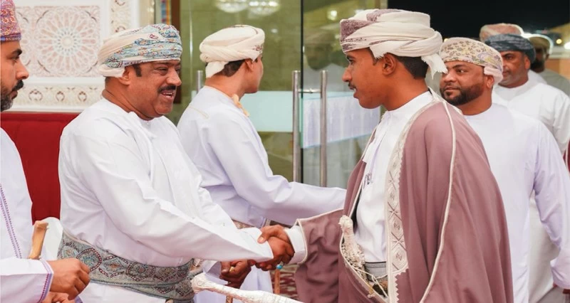 عرس جماعي حاشد بولاية بركاء يجسد التلاحم المجتمعي بمشاركة 210 عرسان