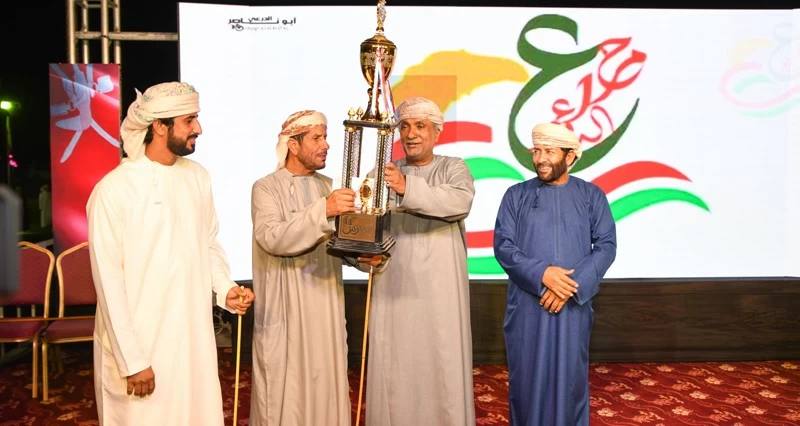 انطلاقة مثيرة لمهرجان حمراء الدروع للإبل والموروث الشعبي الحادي عشر بعبري