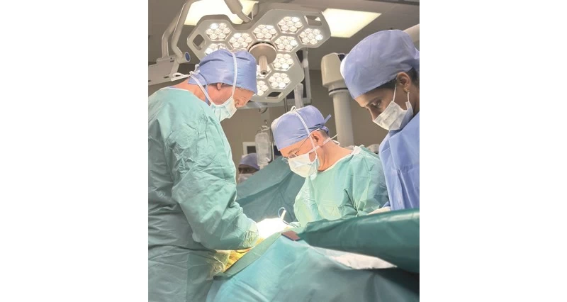 &laquo;عُمان الدولي&raquo; ينجح فـي إجراء أربع عمليات معقدة لاعوجاج العمود الفقري