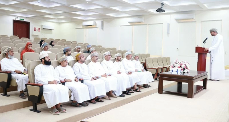 حلقة عمل تستعرض الممارسات الصحيحة فـي قطاع التشييد بجنوب الباطنة