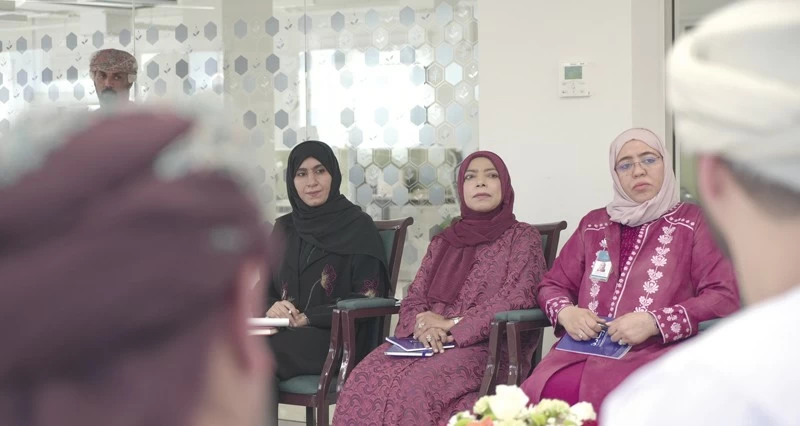 جلسة حول &laquo;الفرص والتحديات للمؤسسات الصغيرة والمتوسطة فـي التعليم المدرسي&raquo;