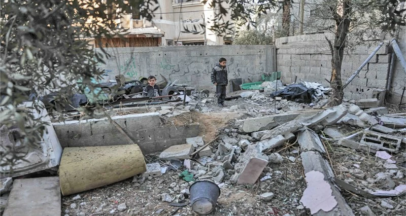 الاحتلال يشن غارات وينسف مباني فـي غزة