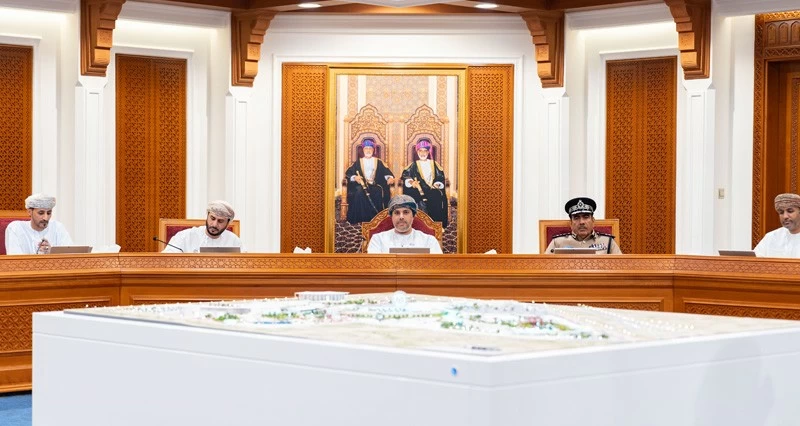 بلدي ظفار يناقش المواضيع التنموية والخدمية