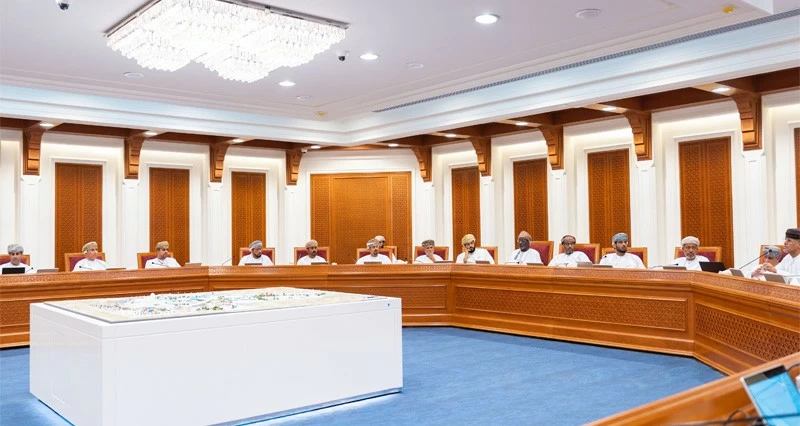 بلدي ظفار يناقش المواضيع التنموية والخدمية