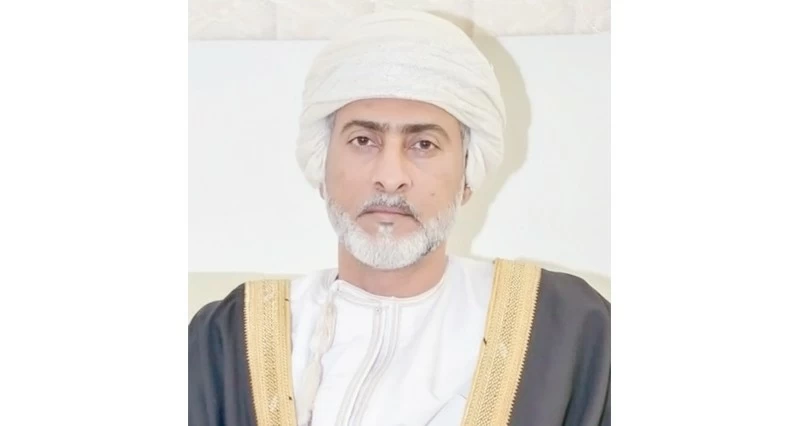 جامعة ظفار تحتفل بتخريج الفوج الأول من الدفعة الحادية والعشرين من طلبة كلية الآداب والعلوم التطبيقية المرحلة الجامعية الأولى