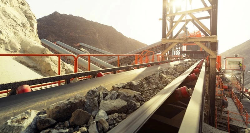 مؤشرات واعدة على تنوع الخامات المعدنية في سلطنة عمان