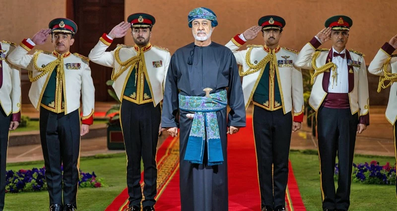 جلالة السلطان يقيم حفل عشاء بمناسبة يوم قوات السلطان المسلحة