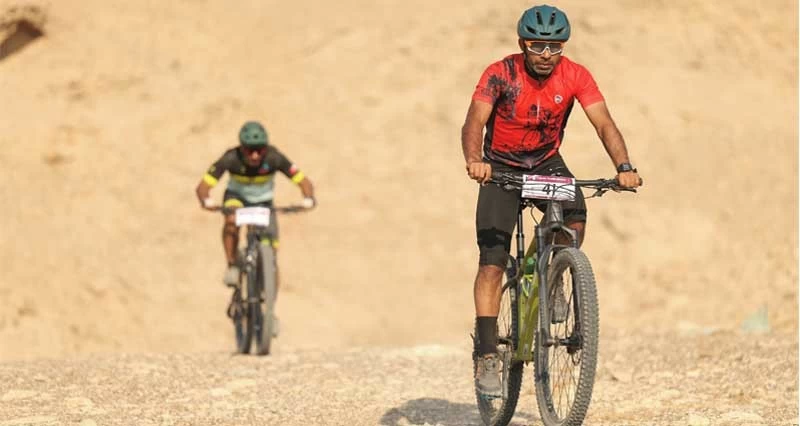 80 متسابقا فـي سباق البريمي للدراجات الهوائية الجبلية