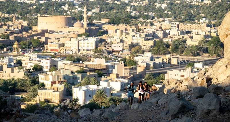 تكريم الفائزين فـي سباق همم للجري الجبلي بمحافظة الداخلية