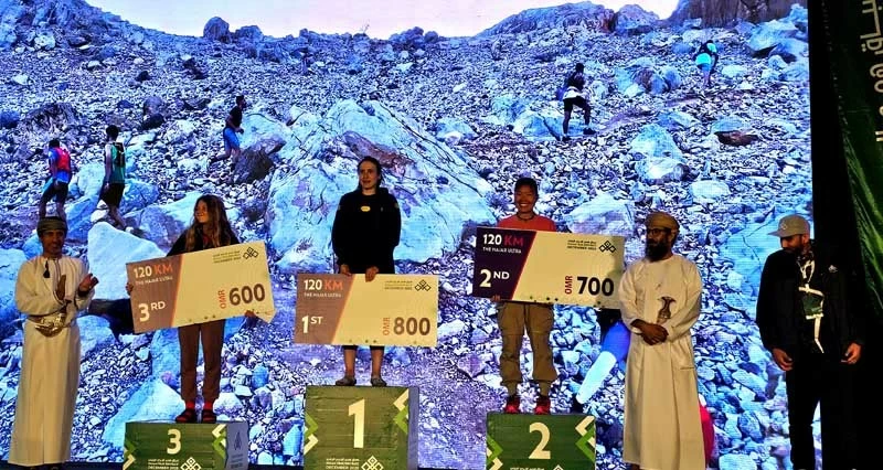 تكريم الفائزين فـي سباق همم للجري الجبلي بمحافظة الداخلية