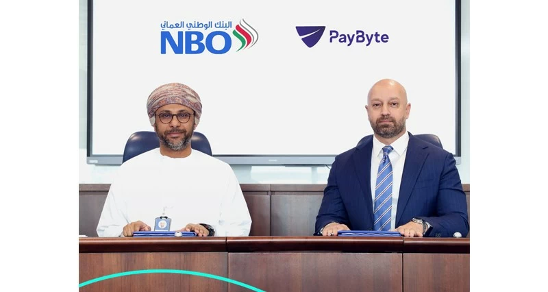 البنك الوطني العماني يوقع اتفاقية خدمات الاستحواذ على المدفوعات