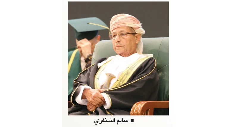 جامعة ظفار تحتفل بتخريج الفوج الثاني من الدفعة الحادية والعشرين