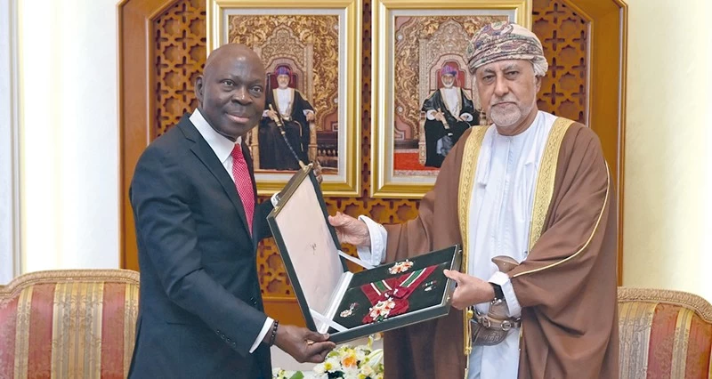 وسام التكريم لمدير عام منظمة العمل الدولية