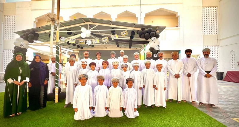 تكريم الطلبة الفائزين فـي دوري كرة القدم للمدارس بمدرسة الإيثار فـي بدبد