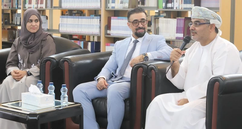 كلية التربية بالرستاق تحتفي باليوم العالمي للغة العربية