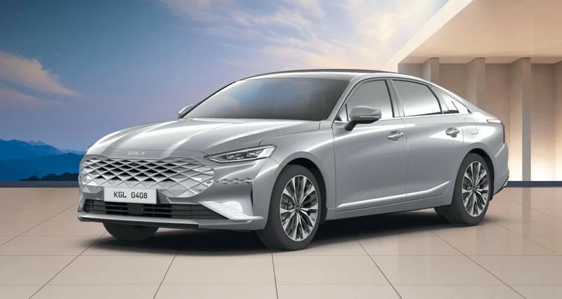 كيا K8 قيادة استثنائية و عروض مميزة نهاية العام