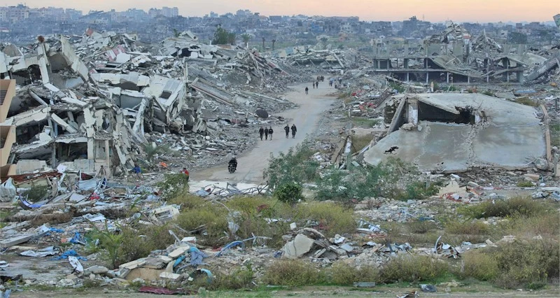 مجزرة &laquo;إسرائيلية&raquo; تستهدف مركز نزوح بـ&laquo;التفاح&raquo; .. وغارات وقصف فـي تواصل الخروقات