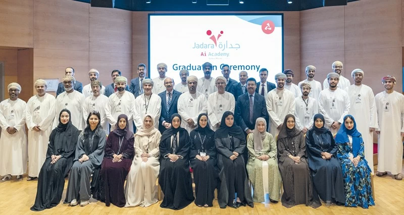 بنك مسقط يدشن أكاديمية جدارة للذكاء الاصطناعي ويحتفي بتخريج الدفعة الأولى