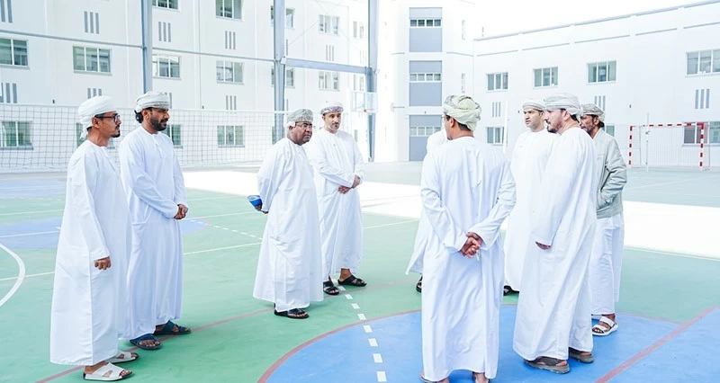 مدرسة الشيخ بلعرب بن مانع الإسماعيلي للتعليم الأساسي فـي صور تستقبل طلابها