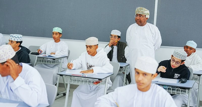 مدرسة الشيخ بلعرب بن مانع الإسماعيلي للتعليم الأساسي فـي صور تستقبل طلابها