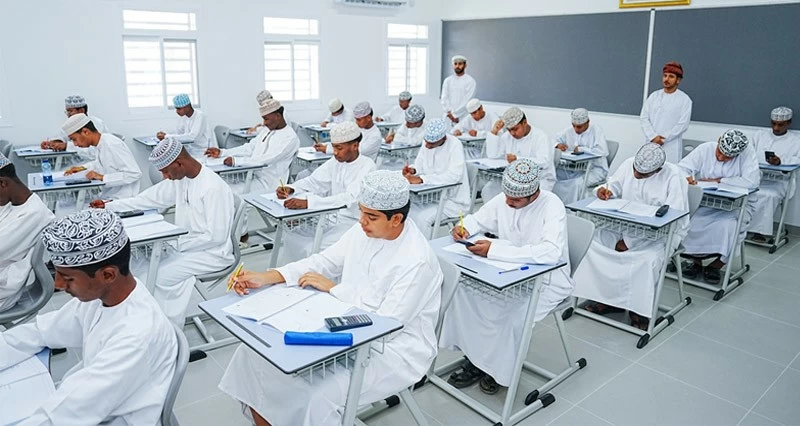 مدرسة الشيخ بلعرب بن مانع الإسماعيلي للتعليم الأساسي فـي صور تستقبل طلابها