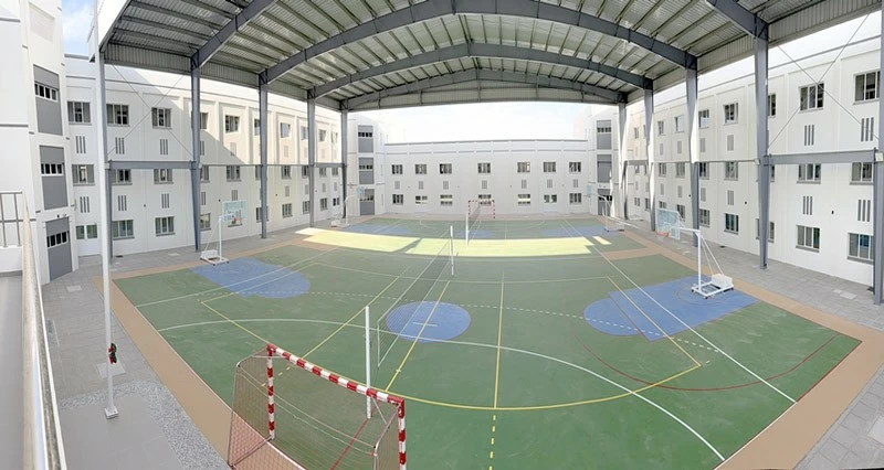 مدرسة الشيخ بلعرب بن مانع الإسماعيلي للتعليم الأساسي فـي صور تستقبل طلابها