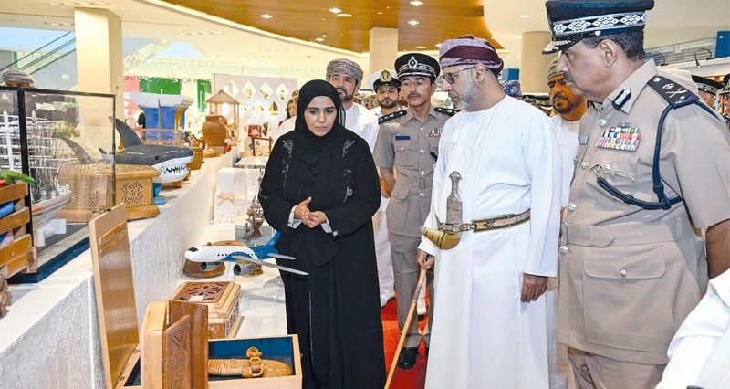 افتتاح معرض منتجات نزلاء ونزيلات الإدارة العامة للسجون بمول عمان