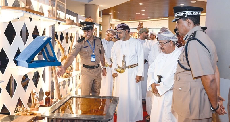 افتتاح معرض منتجات نزلاء ونزيلات الإدارة العامة للسجون بمول عمان