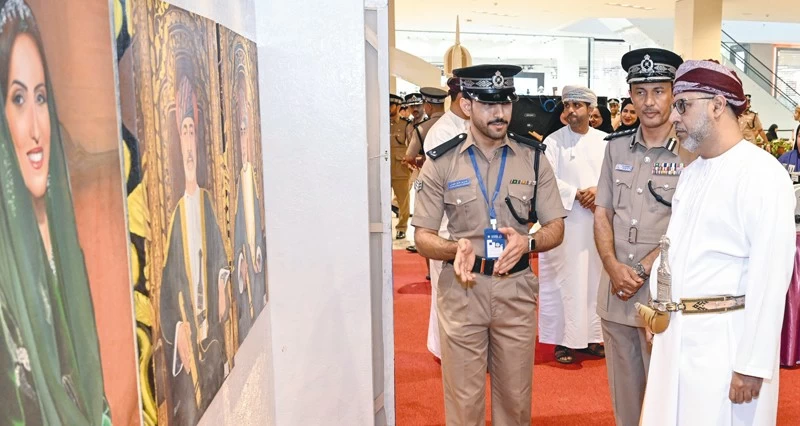 افتتاح معرض منتجات نزلاء ونزيلات الإدارة العامة للسجون بمول عمان