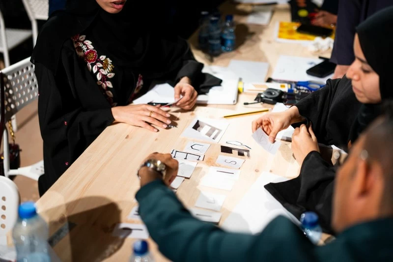 مختبر &laquo;علامات&raquo; للتصميم الجرافيكي.. تجربة استثنائية للمصممين الشباب