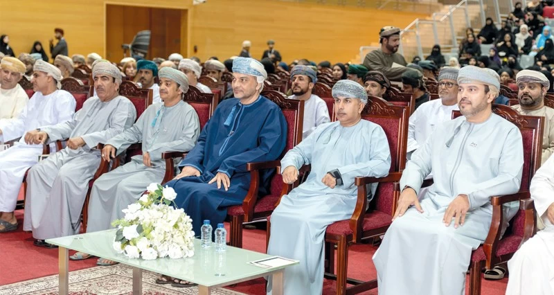 تحفيز الابتكار والعمل المؤسسي فـي الملتقى الصحي الثاني بظفار