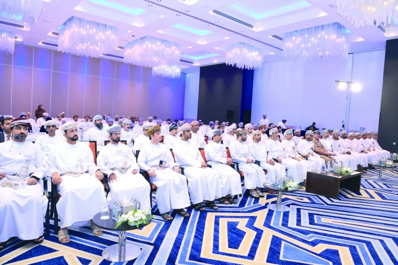 تكريم الجهات الحكومية والشركات الداعمة لسوق العمل بشمال الباطنة