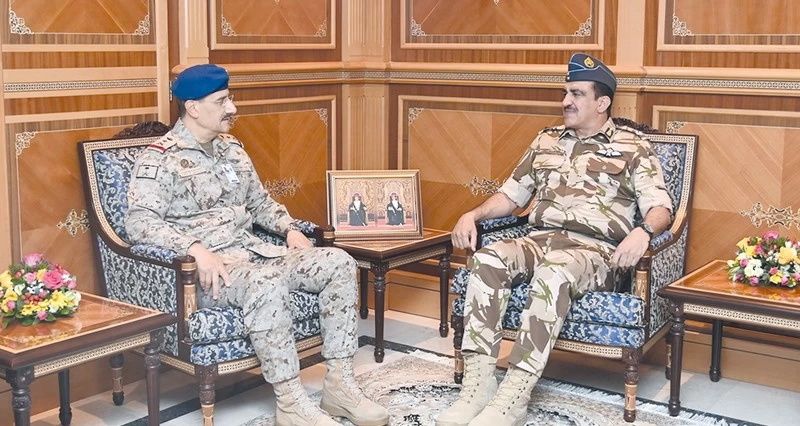 مناقشة العلاقات العسكرية بين سلطنة عمان والسعودية