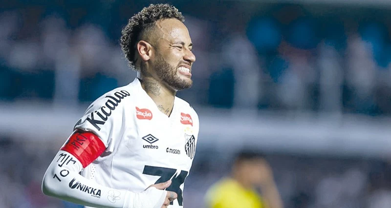 نيمار يخضع لعملية ناجحة فـي الركبة